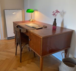 schreibtisch